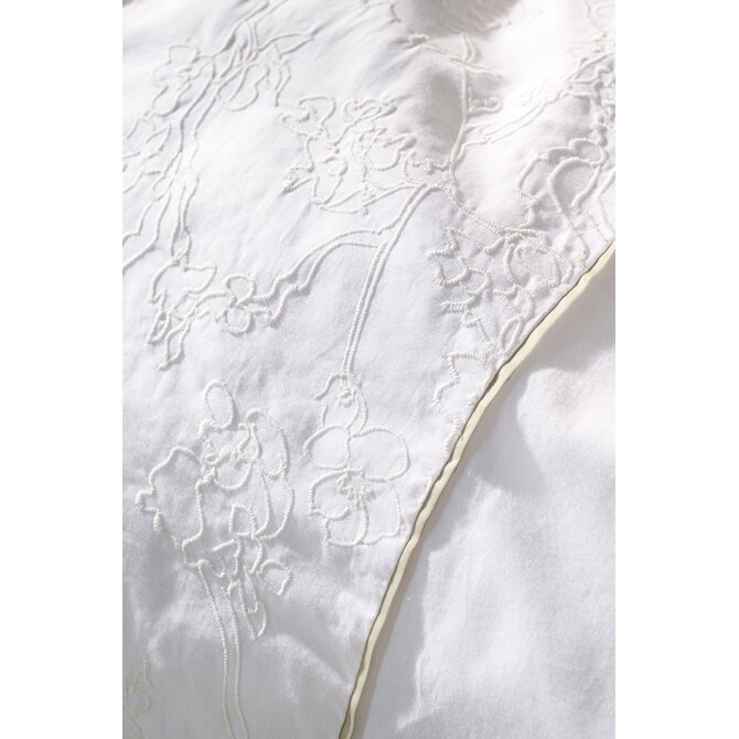 Beddinghouse x Van Gogh Museum Dekbedovertrek Broderie Fleurie Wit 200x200/220 cm