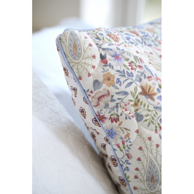 Pip Studio Kairi Bloom Quilted Cushion Licht blauw 45x70 cm
