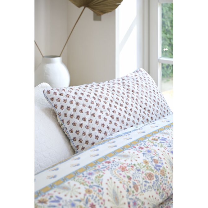 Pip Studio Kairi Bloom Quilted Cushion Licht blauw 45x70 cm