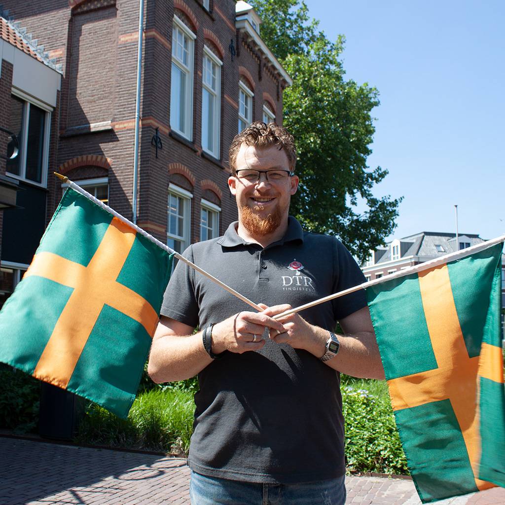 Vierdaagse vlag op stok