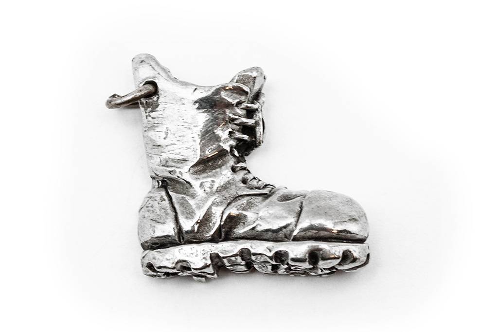 DTR Walking shoe pendant