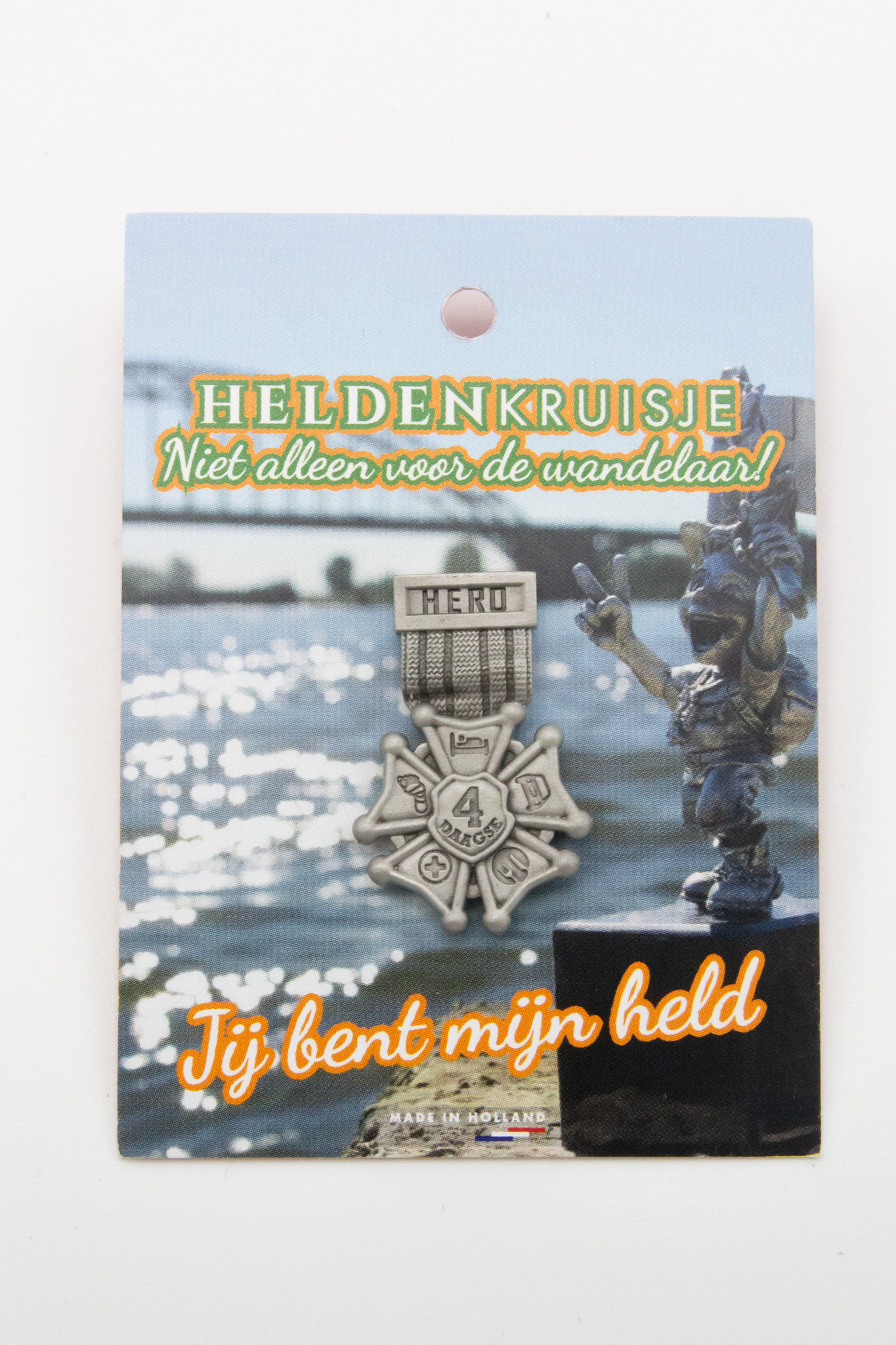 DTR Heldenkruisje pin