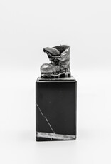 DTR Walking shoe on pedestal