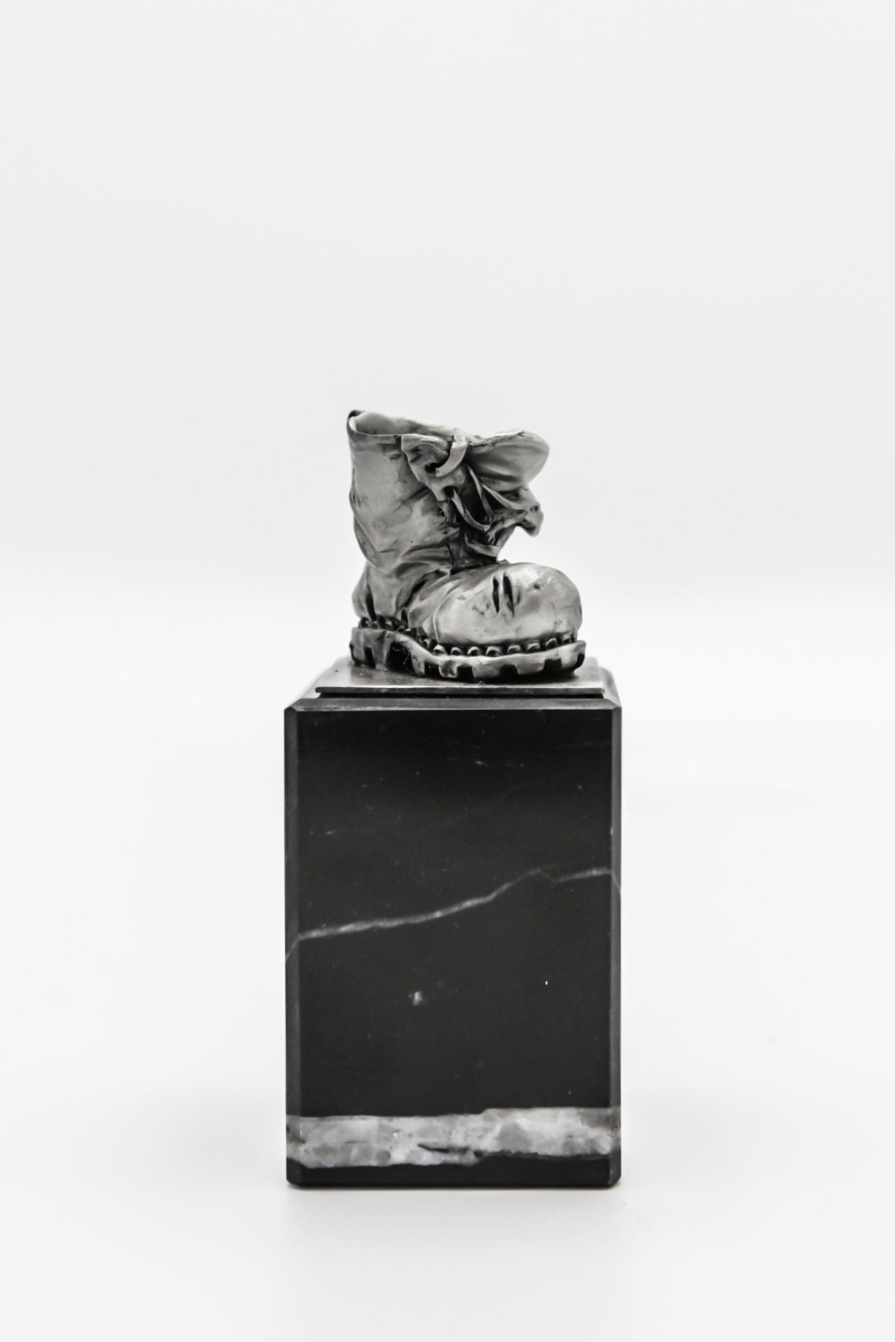 DTR Walking shoe on pedestal