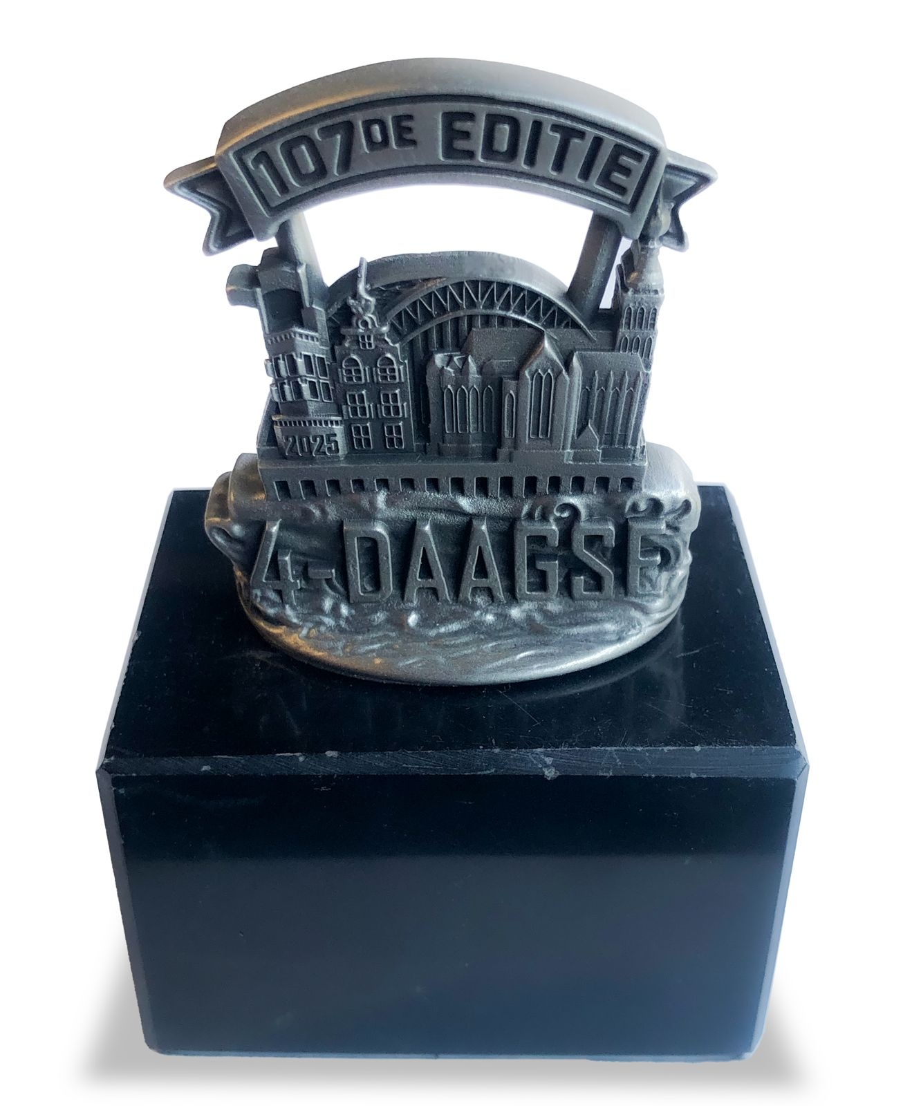 DTR Four Days Marches Nijmegen skyline on pedestal 107e edition