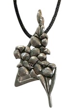 DTR Satijnen collier met tinnen hanger bos gladiolen