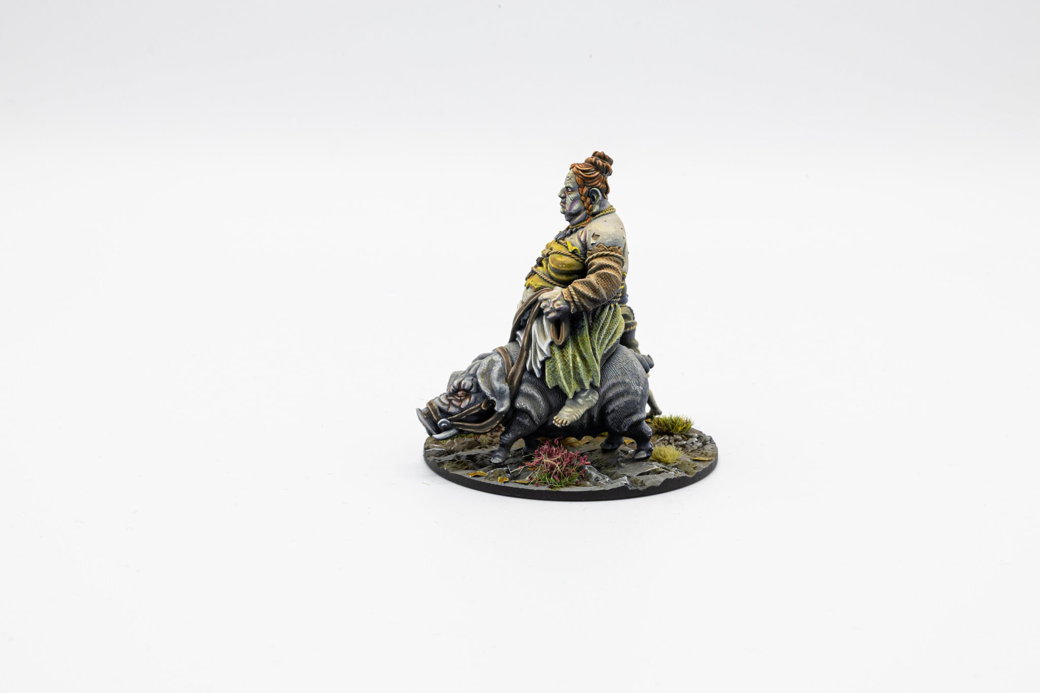 Remarkable Miniatures Hexe mit Schwein