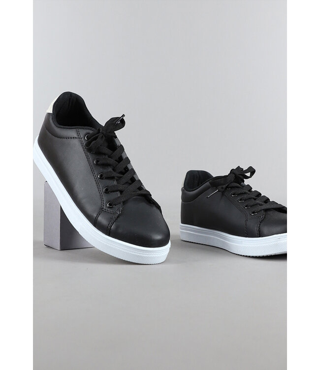 NEW0906 Basic Zwarte Heren Sneakers met Wit Hielstuk