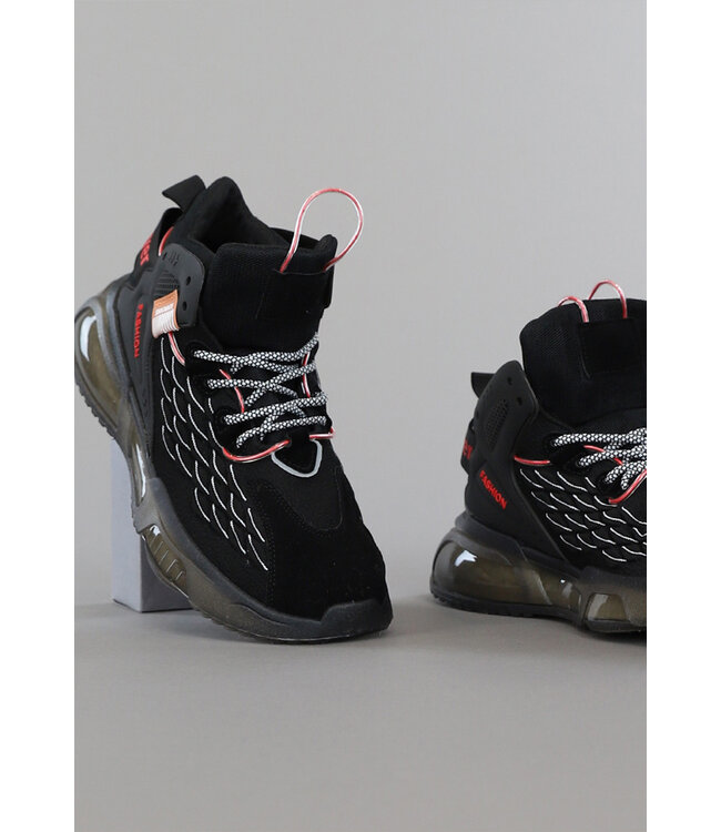 Grove Zwarte Heren Sneakers met Air Zool en Rode Details