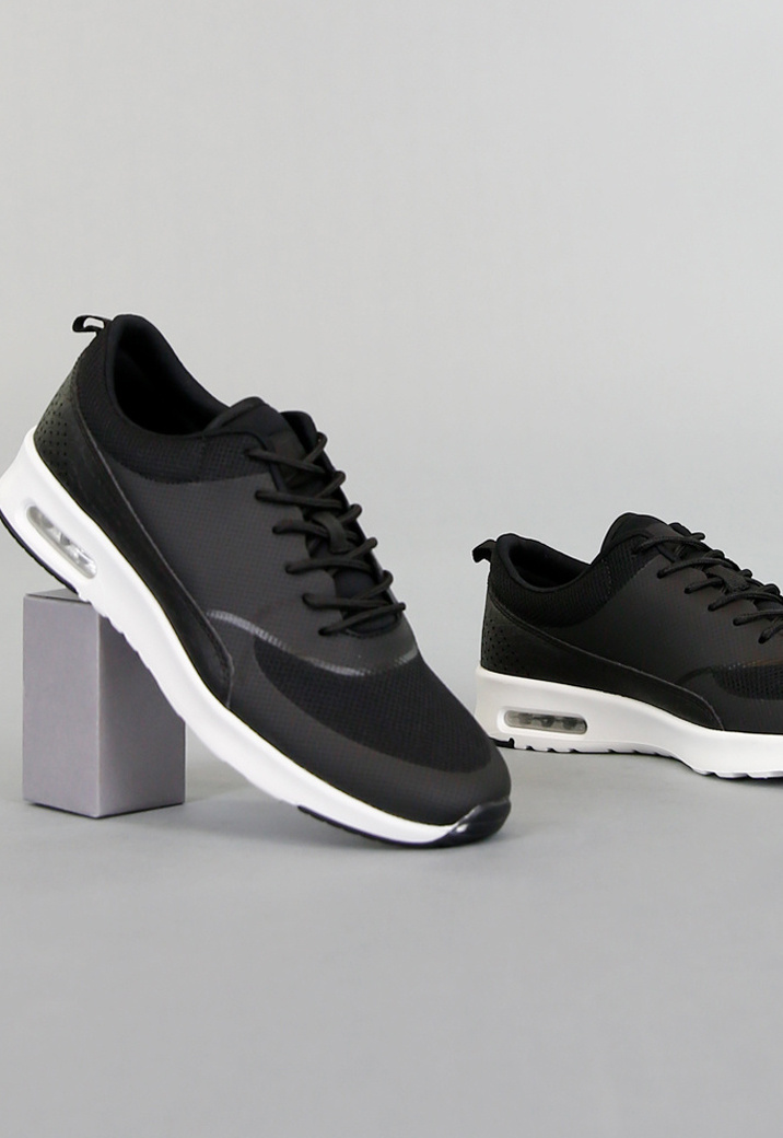 Wit met zwarte sneakers sale
