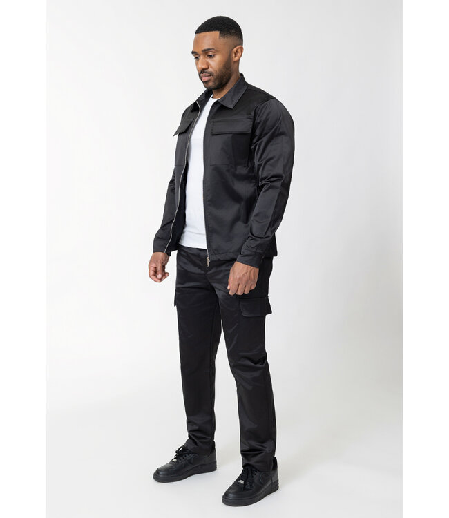 Zwarte Two Piece Set met Cargo Broek en Utility Jacket van Gladde Satijn Stof