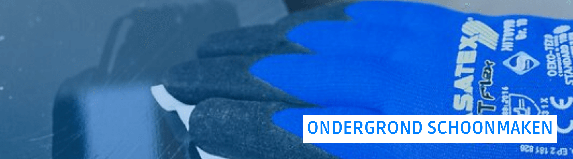 Ondergrond schoonmaken met cleaner of ontvetter voordat de vensterbank gelijmd wordt.