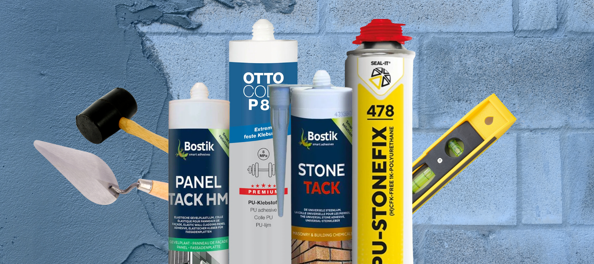 Benodigdheden voor gipsblokken lijmen, waaronder een lijmverdeelbak, troffel, rubberen hamer, waterpas en een bus PU-steenlijm.