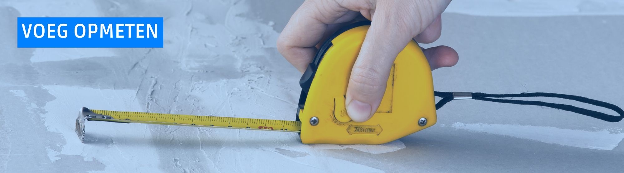 Instructie voor het kiezen van de juiste maat compriband: meten van voegbreedte en vergelijken met de zwelband maataanduiding.