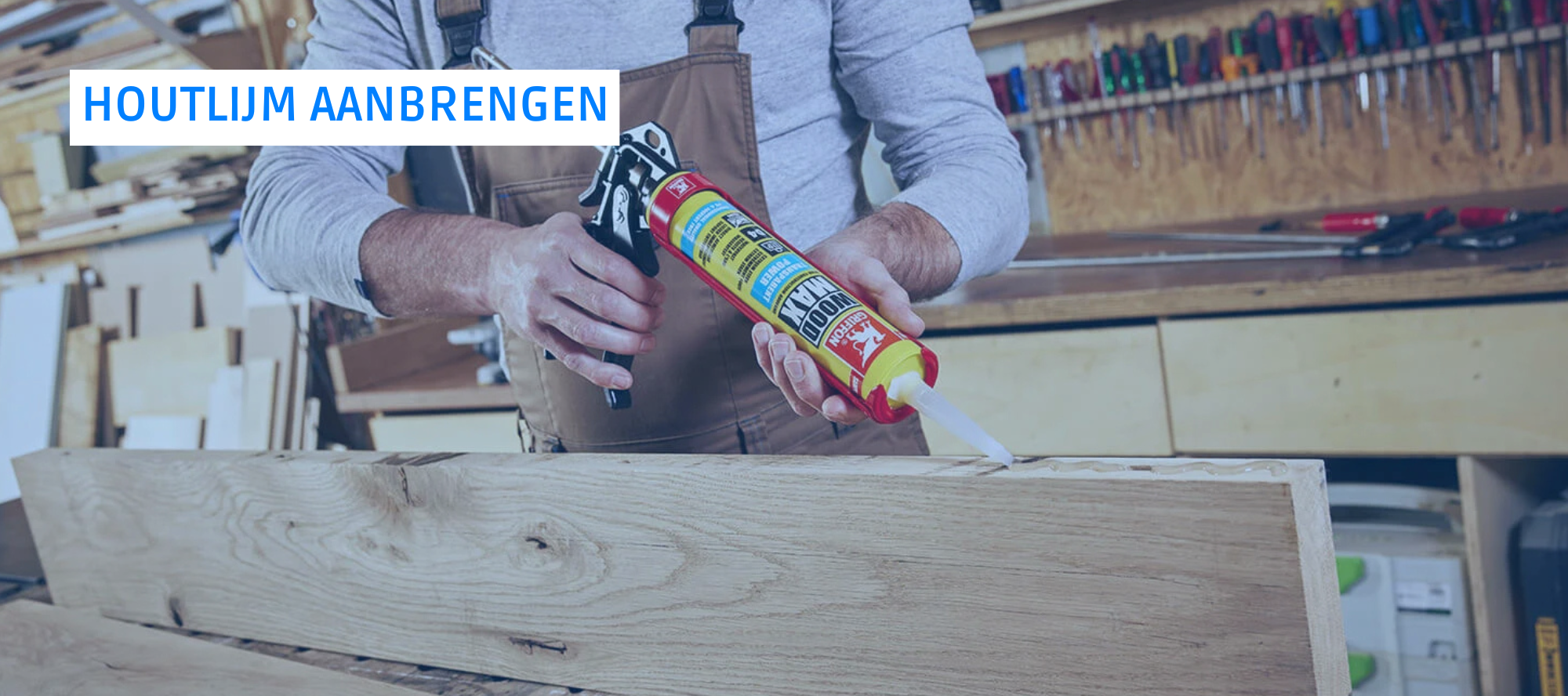 Twee stukken hout die snel worden samengevoegd na het aanbrengen van de lijm, ter illustratie van de open tijd.