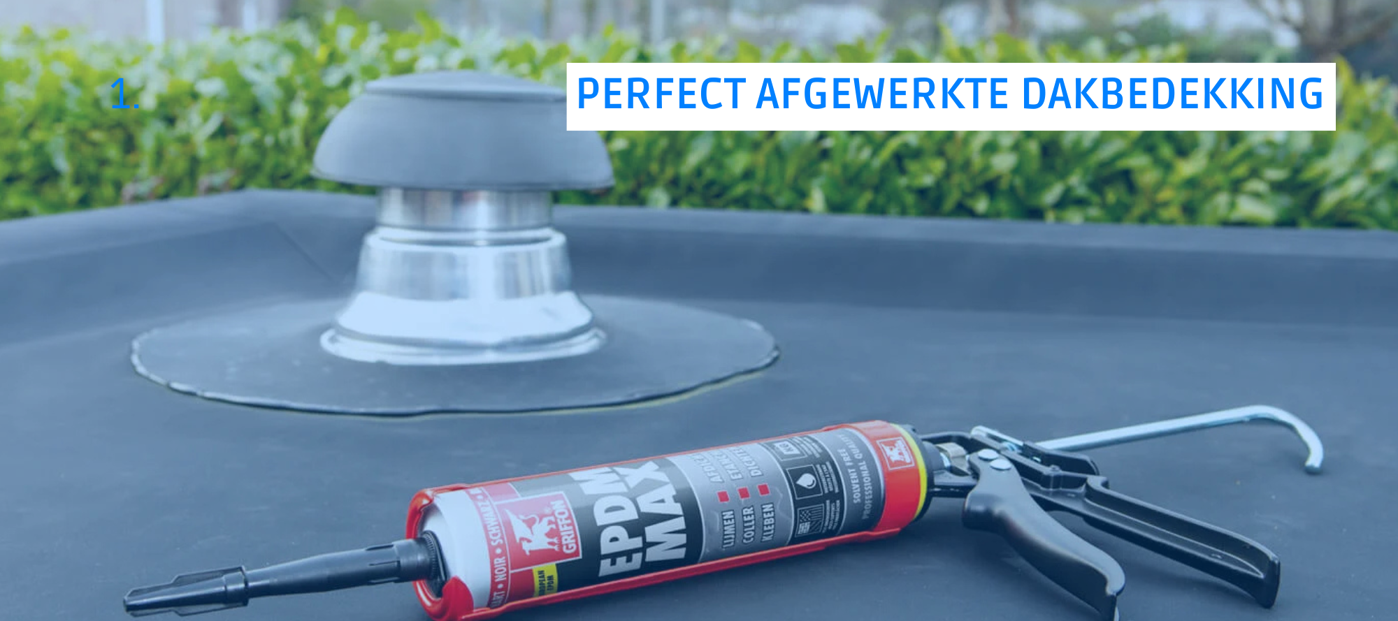 Strak afgewerkte EPDM dakhoek met daktrim, wat de duurzaamheid van de juiste verlijming aantoont.