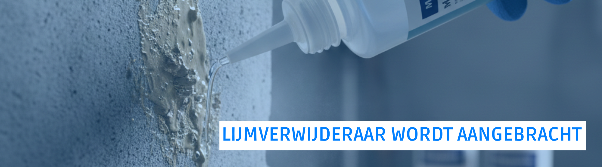 Professionele lijmverwijderaar aanbrengen op opgedroogde montagelijm