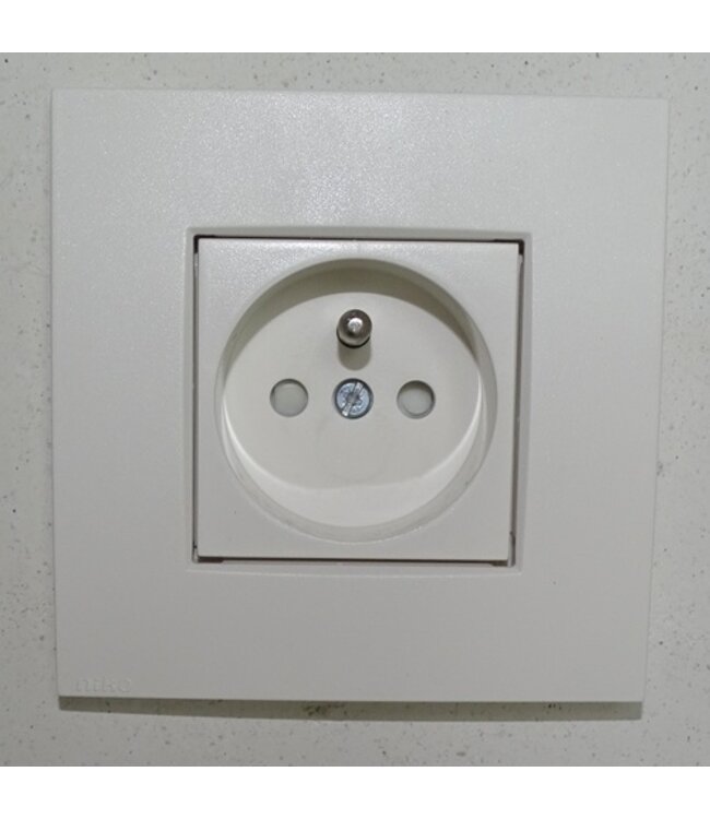 Niko Niko enkelvoudig stopcontact, intense wit