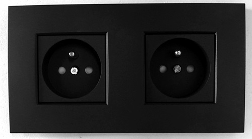 Niko Intens Mat zwart, samengesteld stopcontact