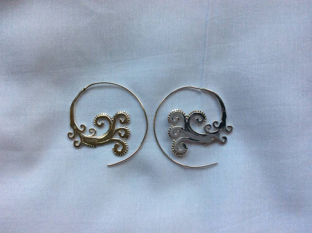 Earring silver colour curly wurly