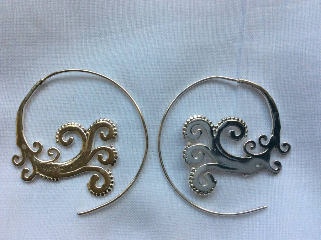 Earring silver colour curly wurly