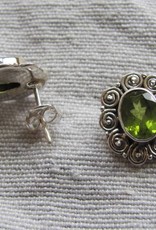 Earring silver stud with peridot