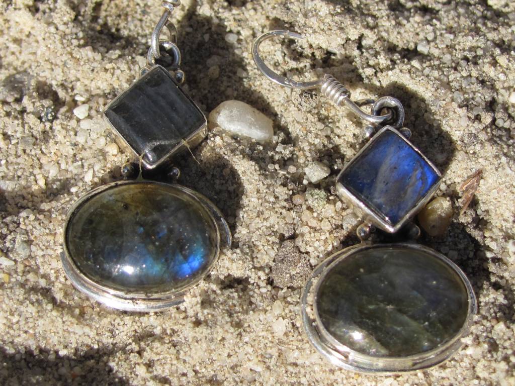 Earring silver with Labradorite