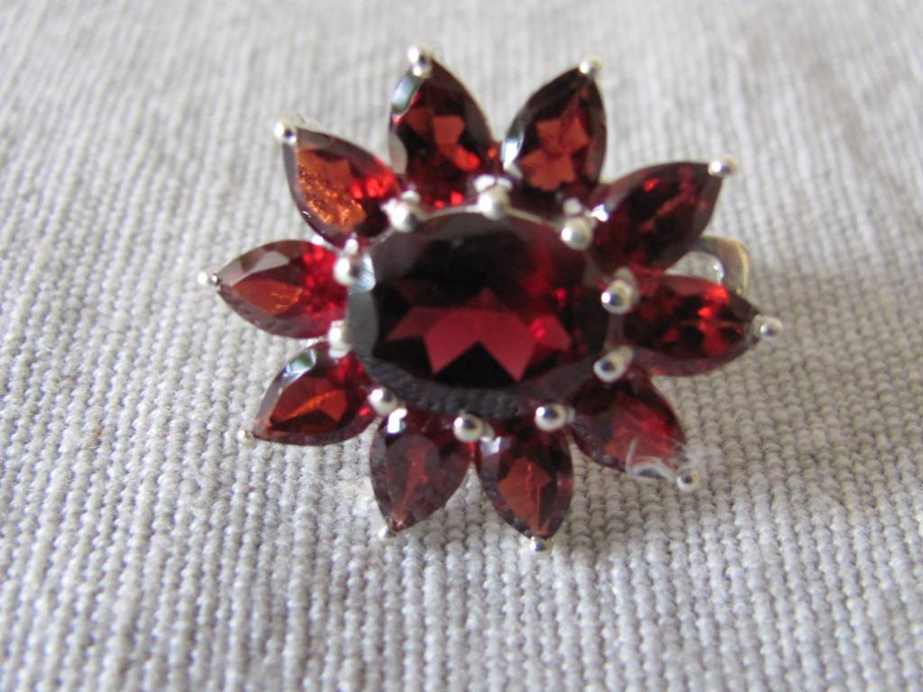 Earring dormeuse silver with garnet