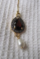 Earring  gold plating on silver with garnet and pearl