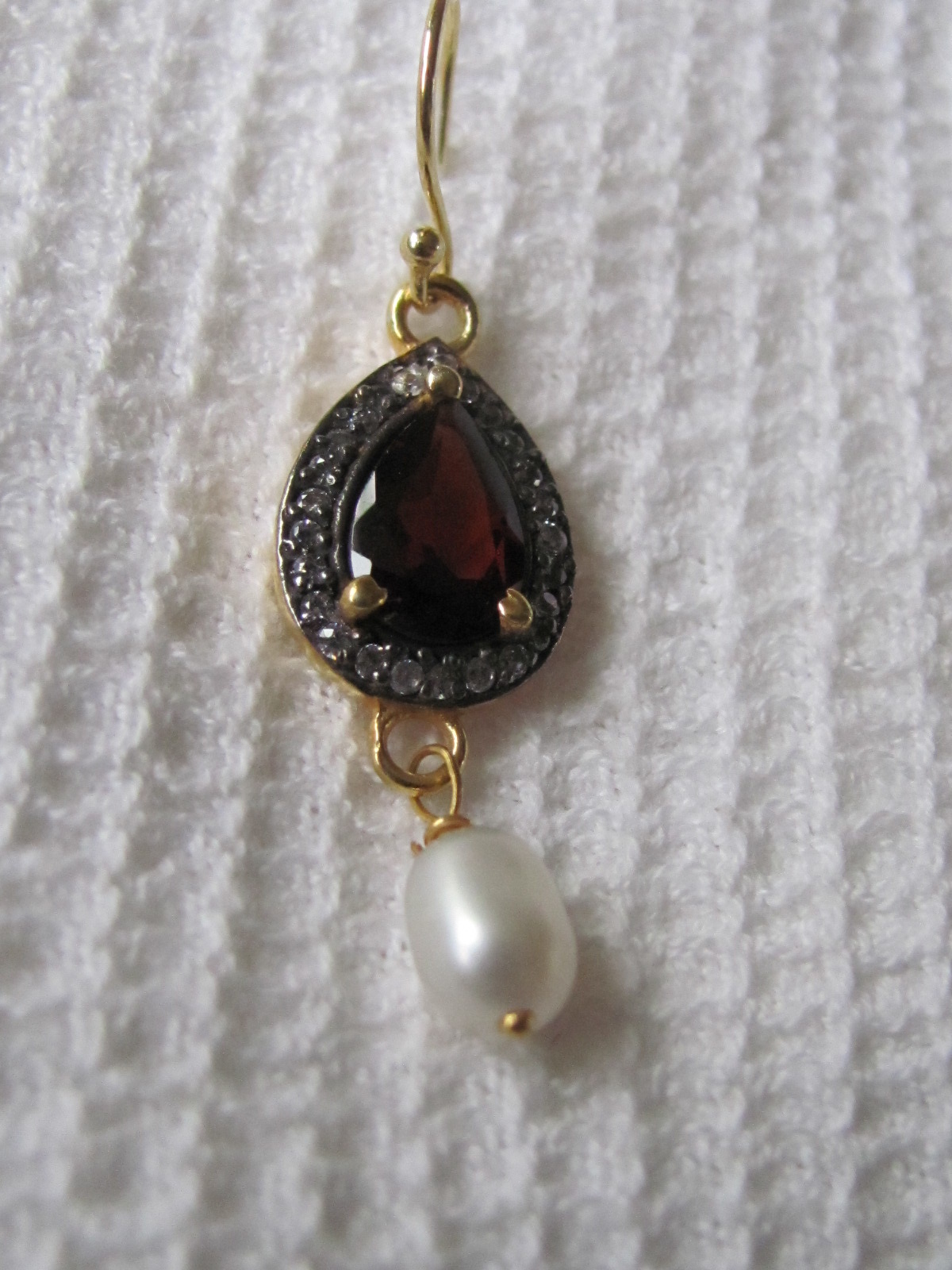 Earring  gold plating on silver with garnet and pearl