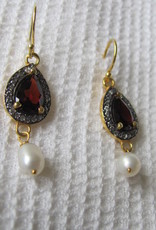Earring  gold plating on silver with garnet and pearl