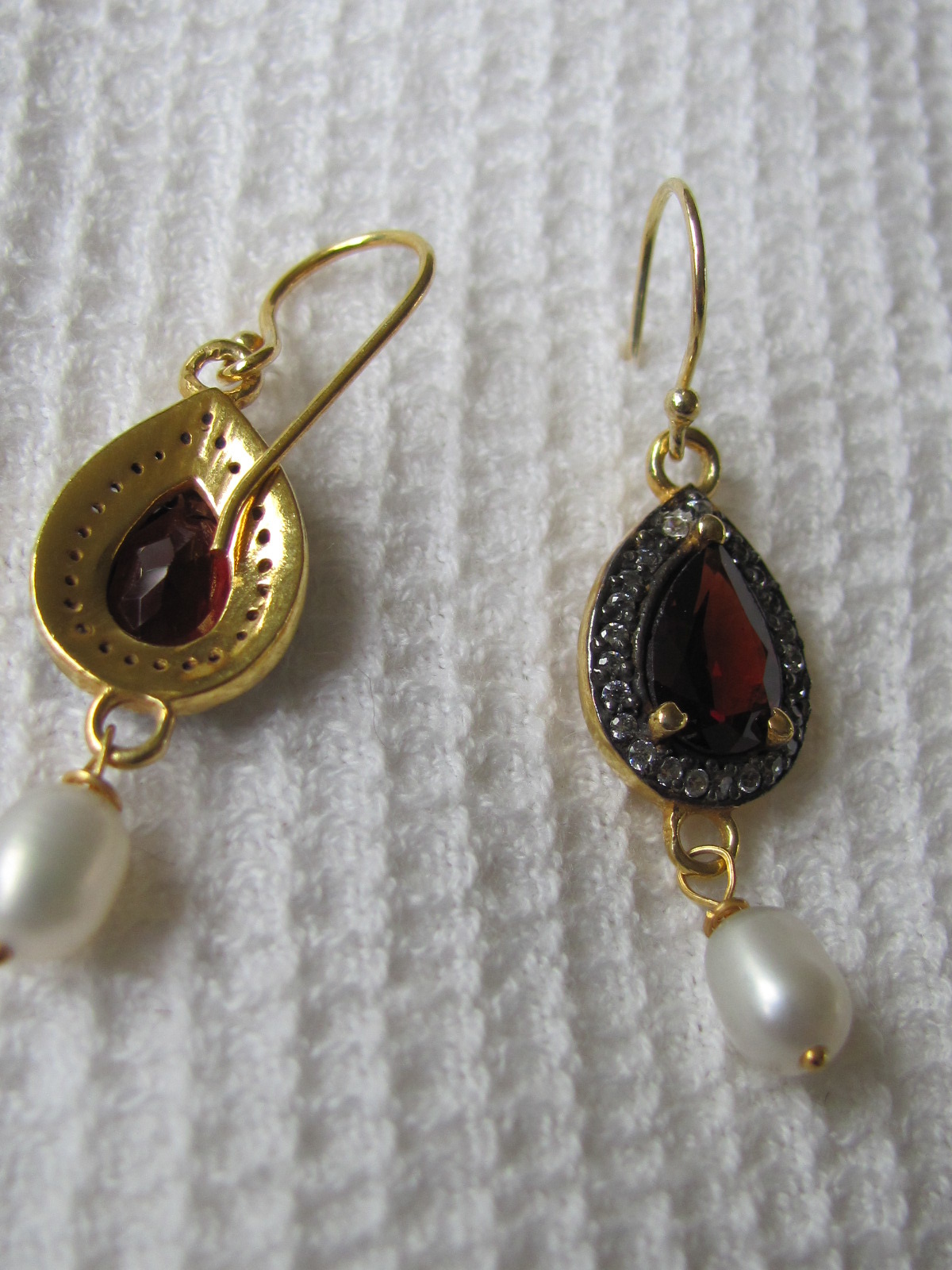 Earring  gold plating on silver with garnet and pearl