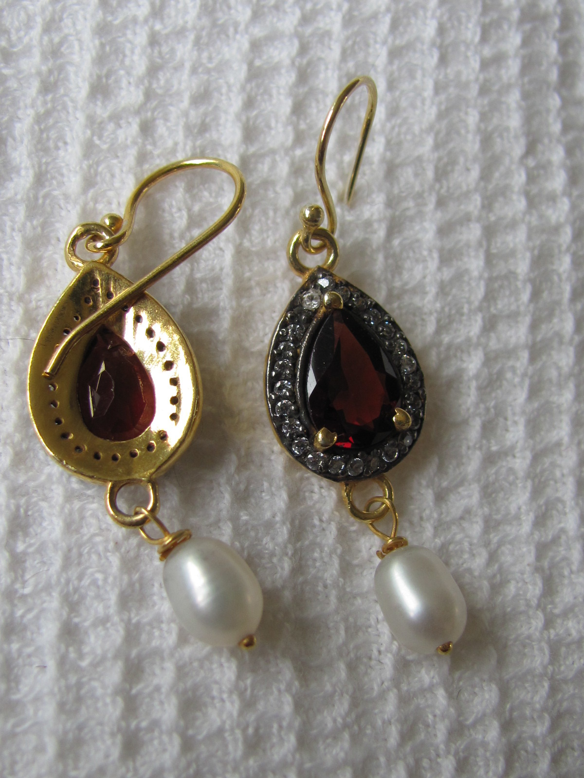 Earring  gold plating on silver with garnet and pearl