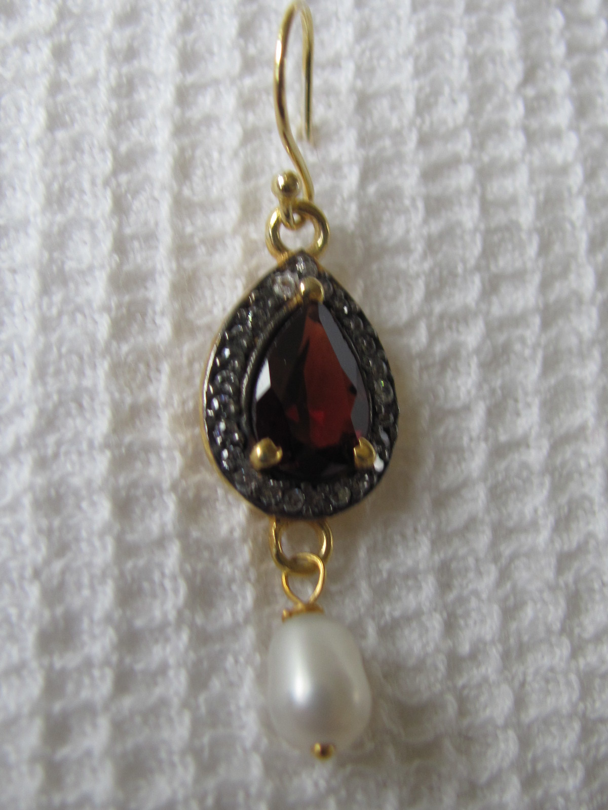 Earring  gold plating on silver with garnet and pearl