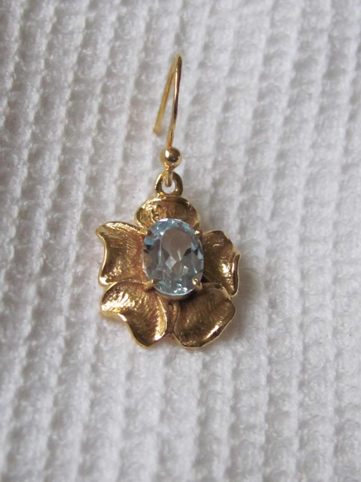 Earring  gold plating on silver with blue topas