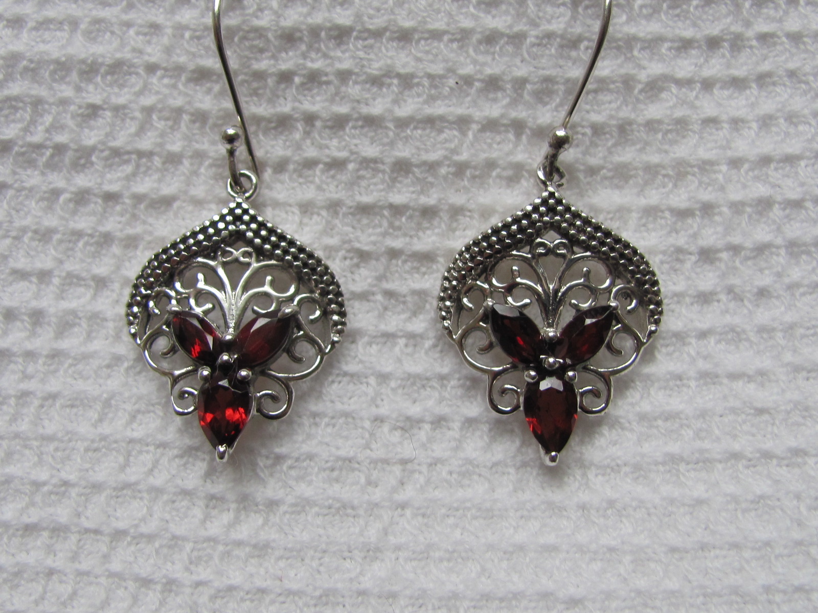 Earring silver with hand faceted garnet stone