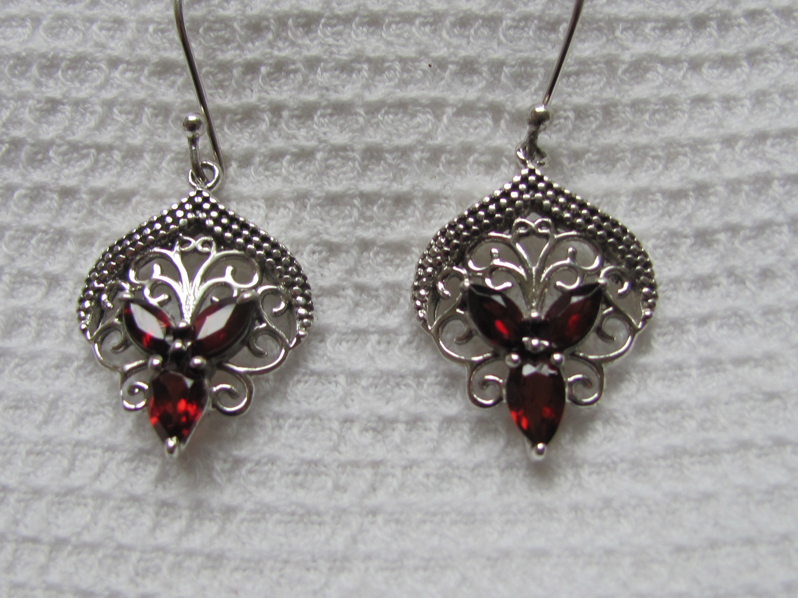 Earring silver with hand faceted garnet stone