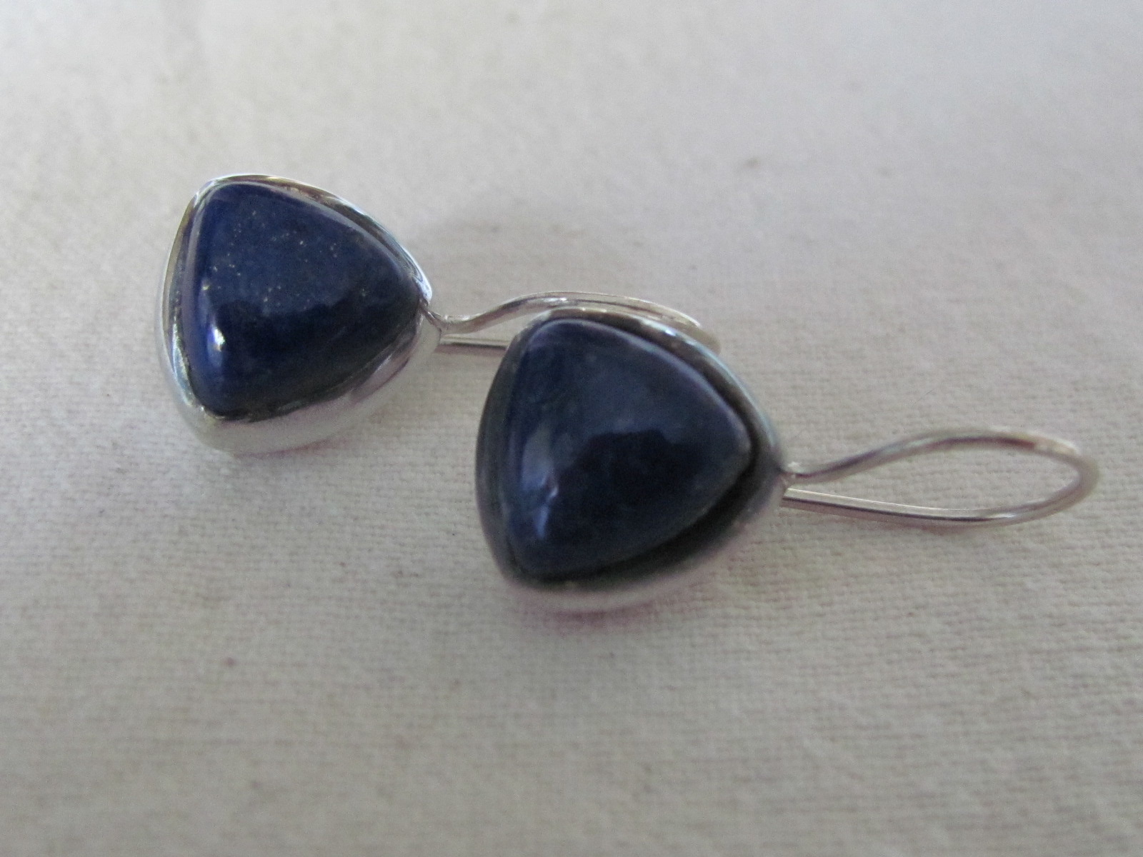 Earring silver with cabouchon  lapis lazuli stone