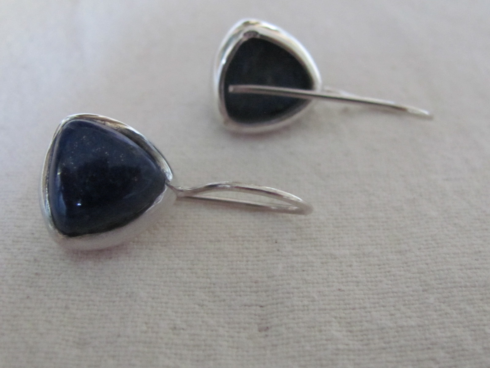 Earring silver with cabouchon  lapis lazuli stone