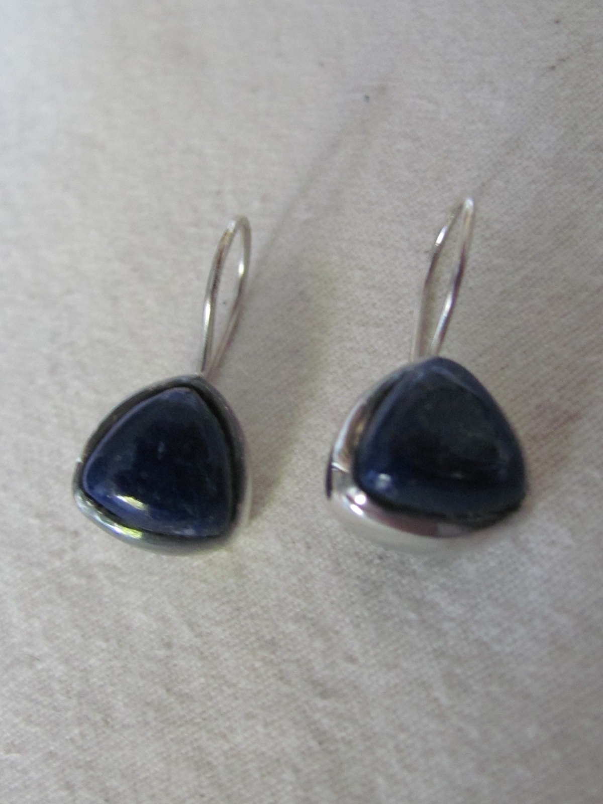 Earring silver with cabouchon  lapis lazuli stone
