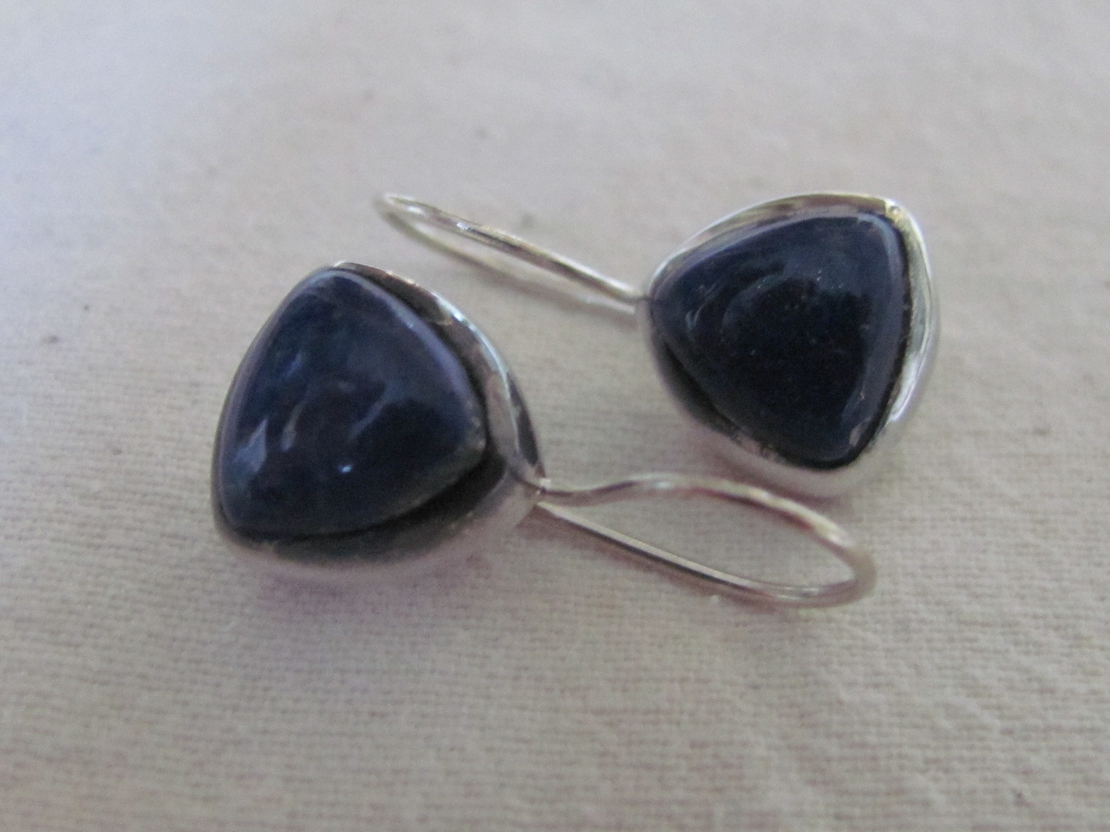 Earring silver with cabouchon  lapis lazuli stone