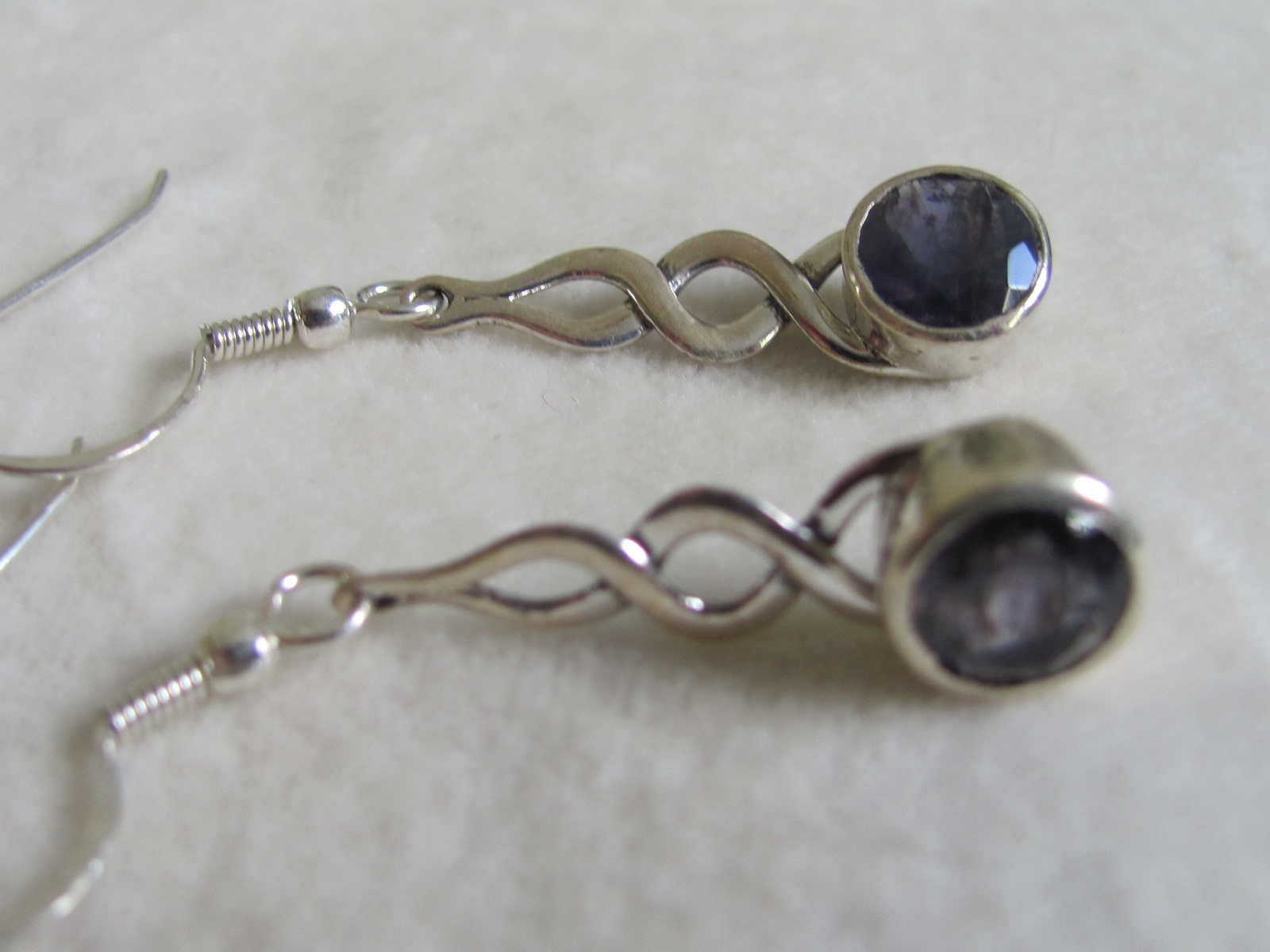 Earring silver with iolite stones