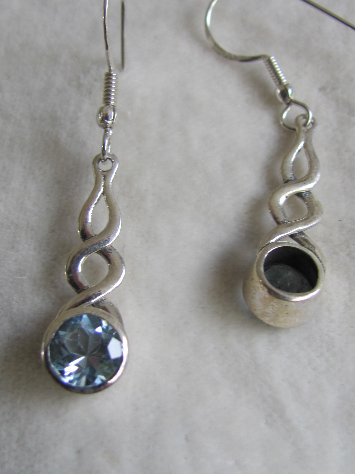 Earring silver with blue topas