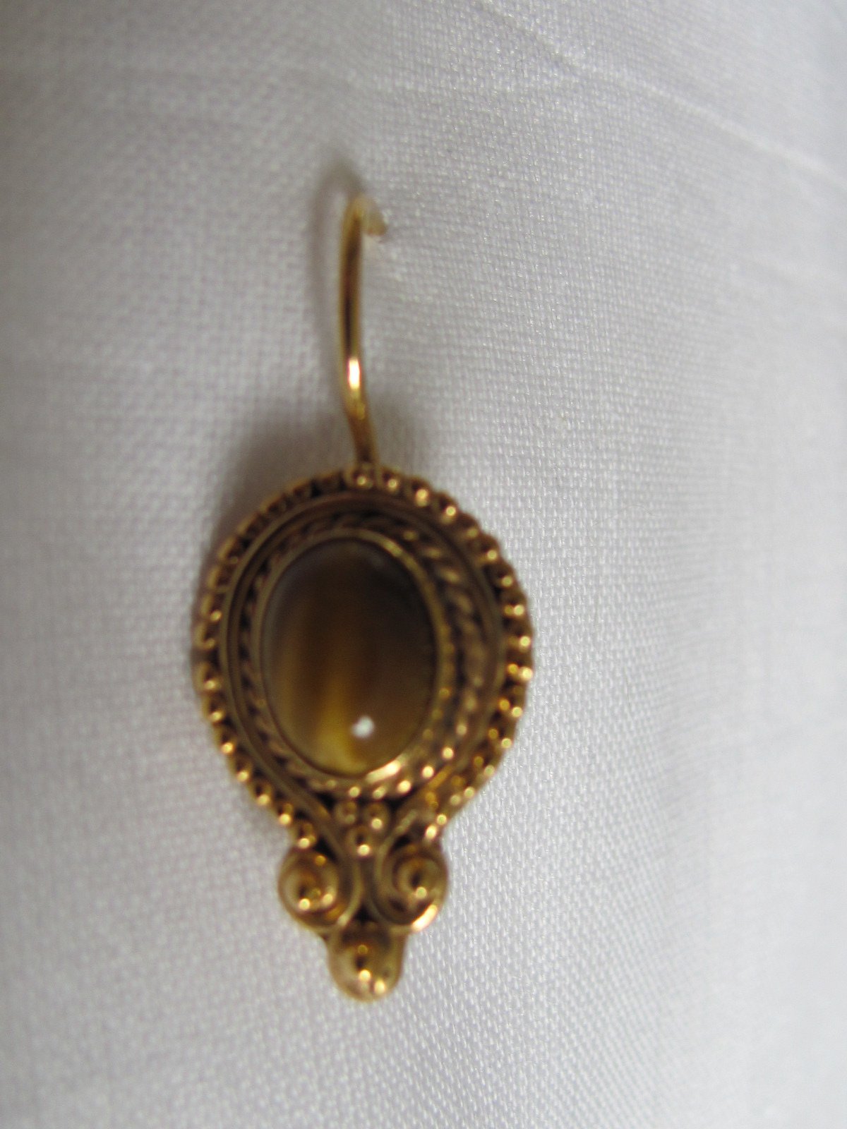 Earring gold on silver with  tiger eye stone