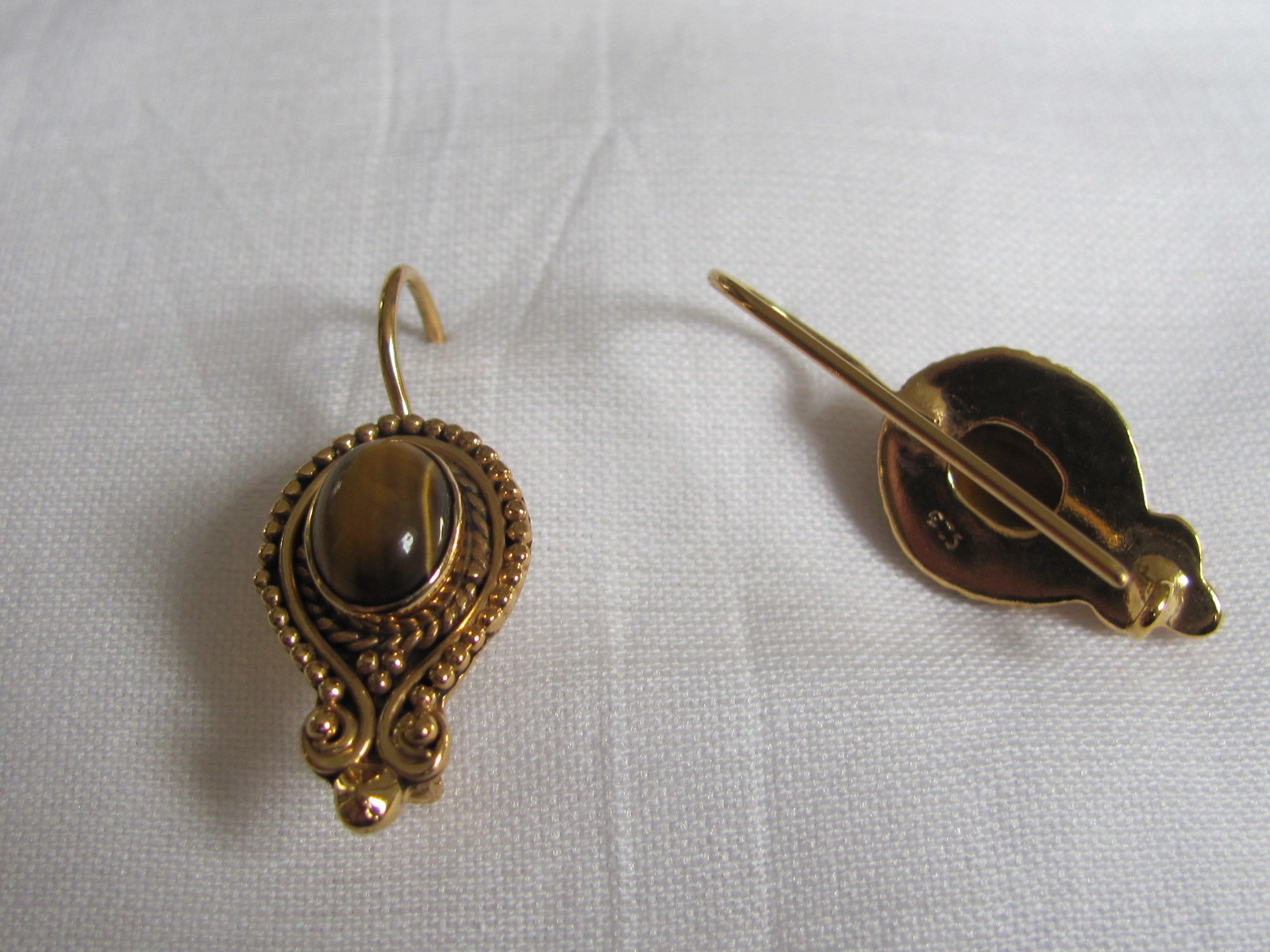 Earring gold on silver with  tiger eye stone