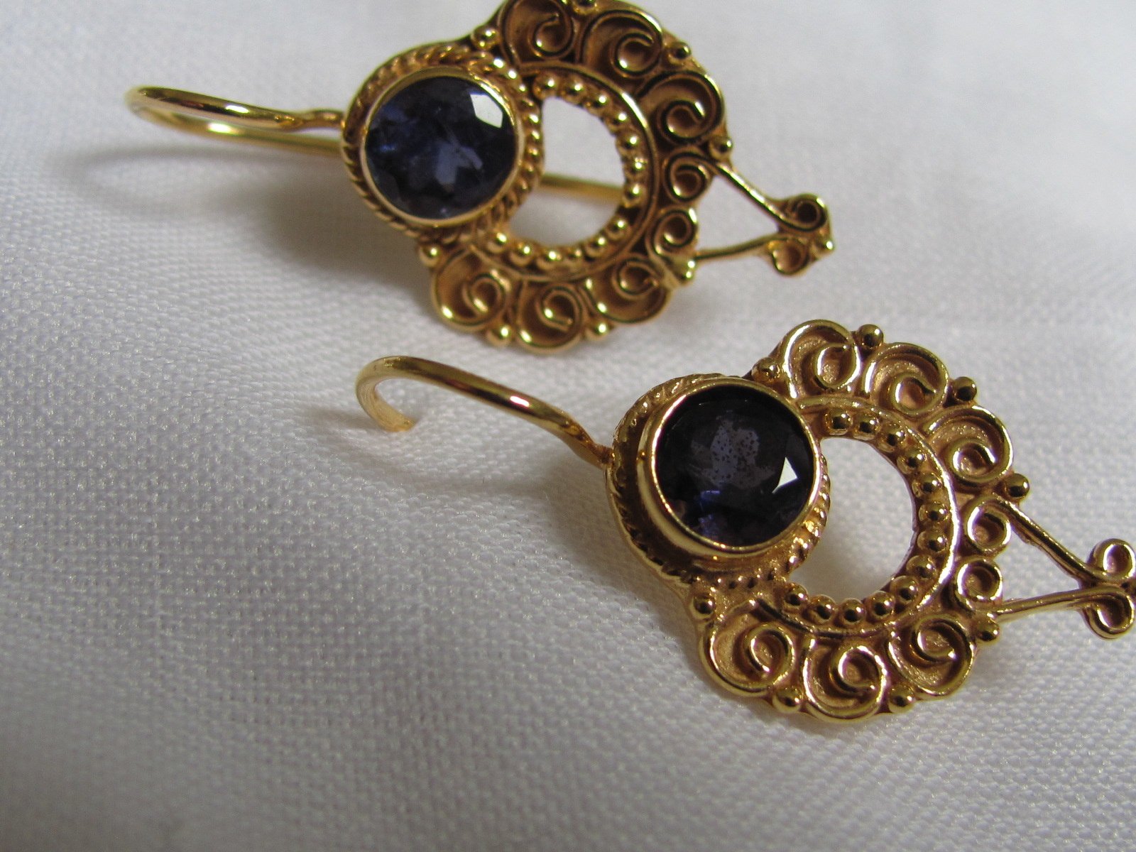 Earring  gold plating on silver with iolite