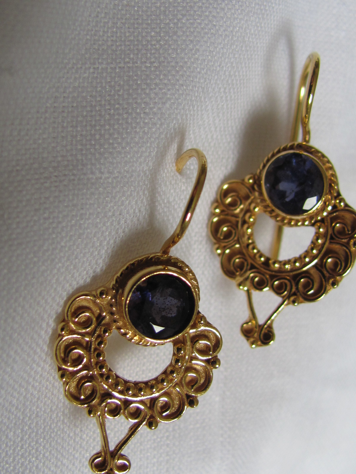 Earring  gold plating on silver with iolite