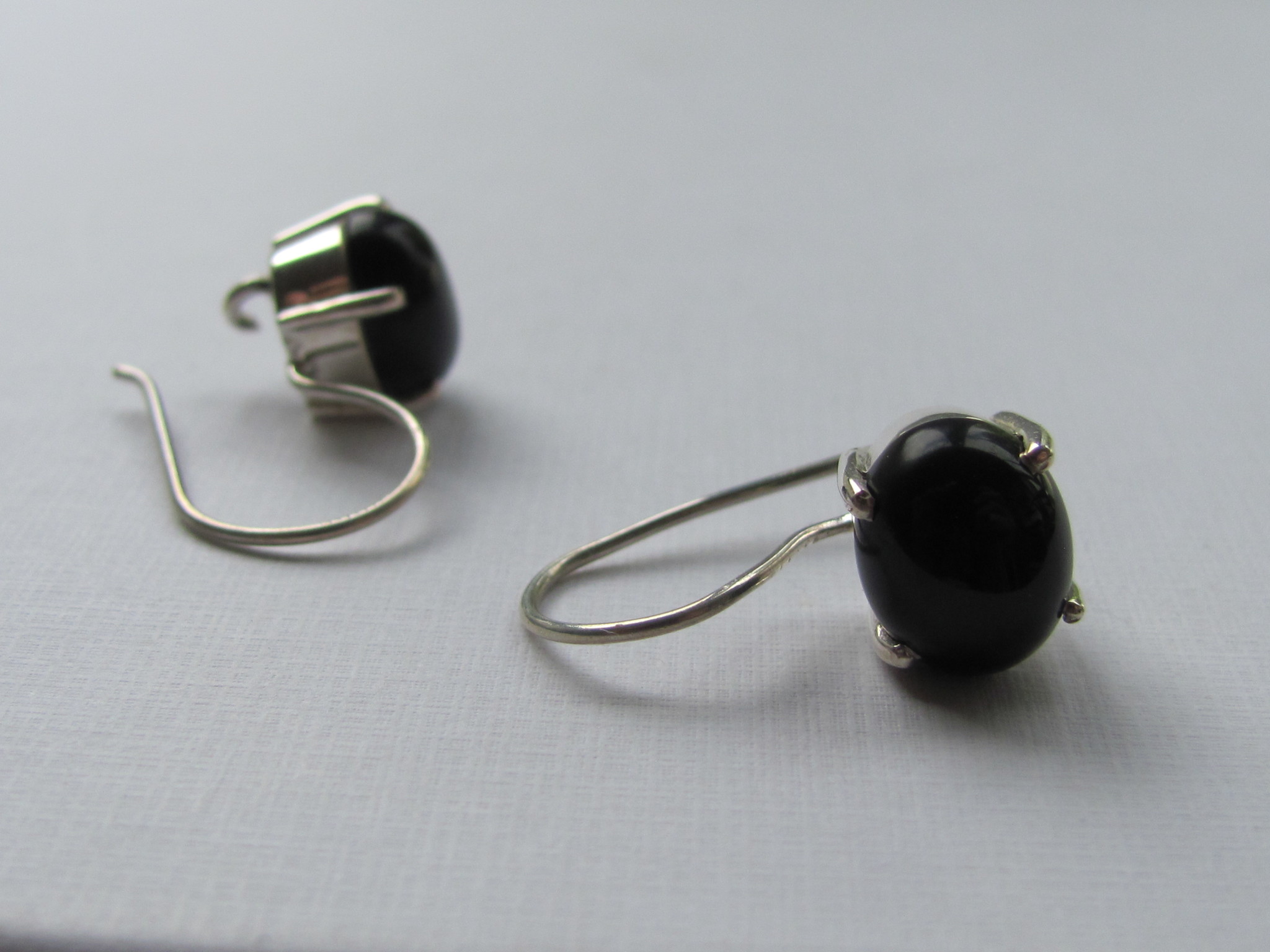 Earring dormeuse silver with  onyx