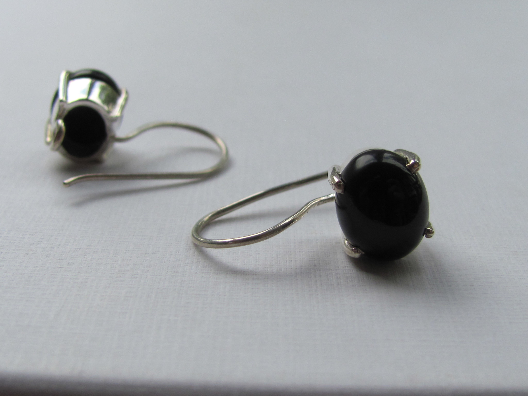 Earring dormeuse silver with  onyx