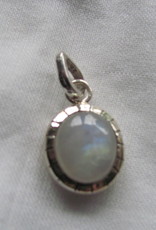 Pendant Silver with rainbow moonstone